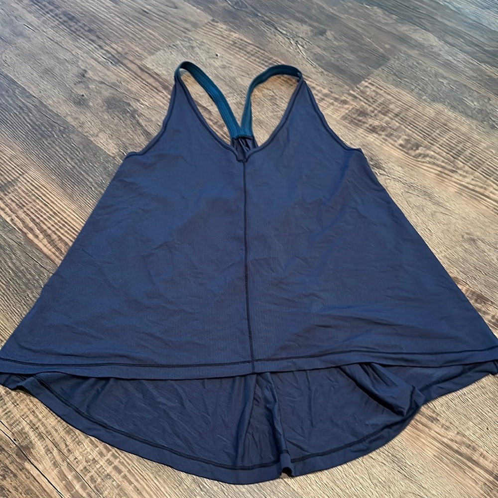 Women’s lulu lemon navy flowy tank